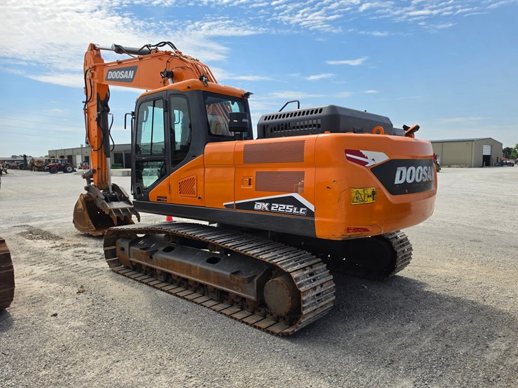 2022-doosan-dx225-lc-image-10