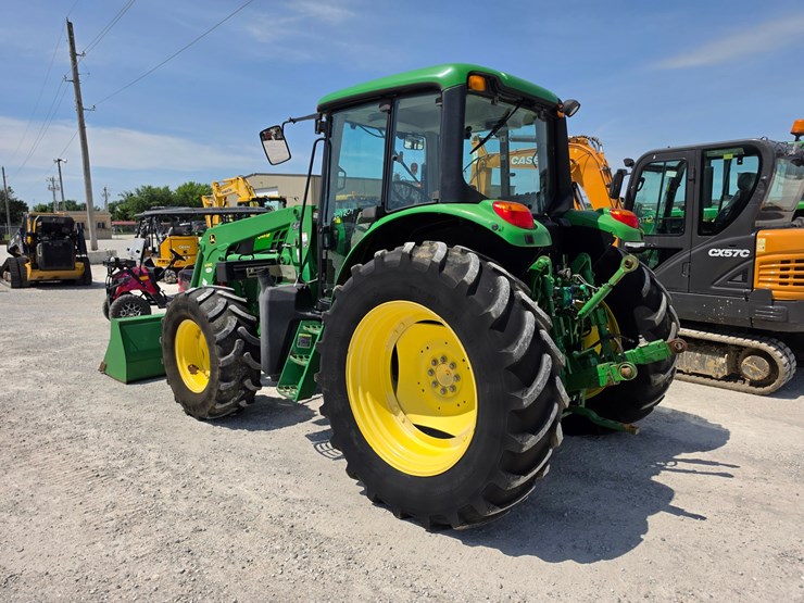 2013-john-deere-6125m-image-15