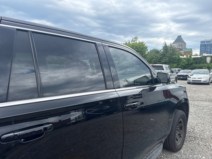 2017-chevrolet-tahoe-image-25