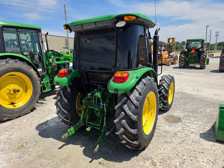 2023-john-deere-5067e-image-6