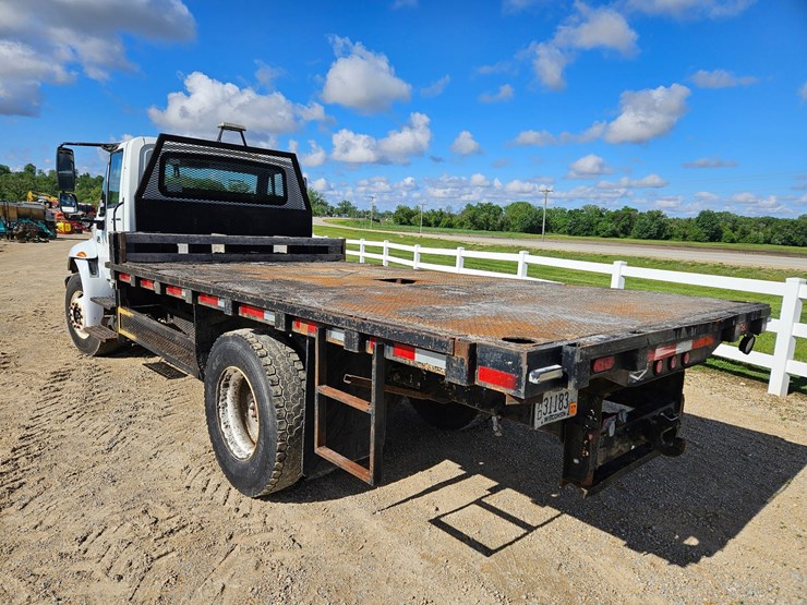 2004-international-durastar-4300-image-3