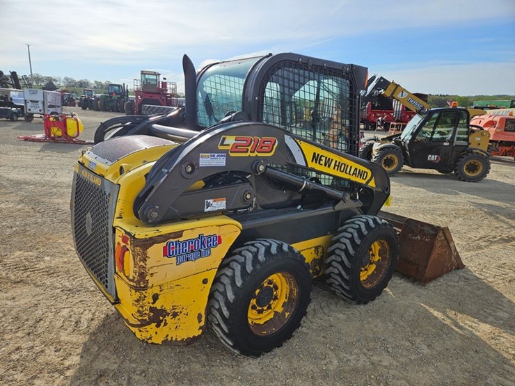new-holland-l218-image-5