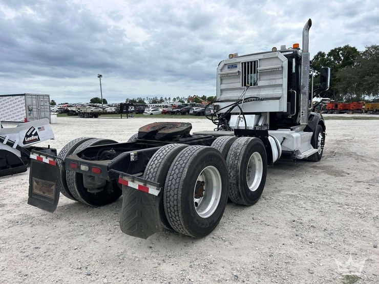 2018-peterbilt-579-image-3