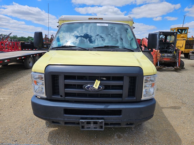 2018-ford-e450-image-8