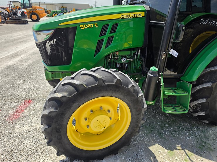 2023-john-deere-5067e-image-19