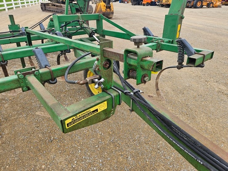 john-deere-16-image-38