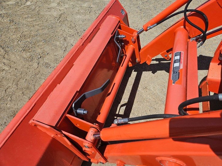 2021-kubota-l4701-image-11