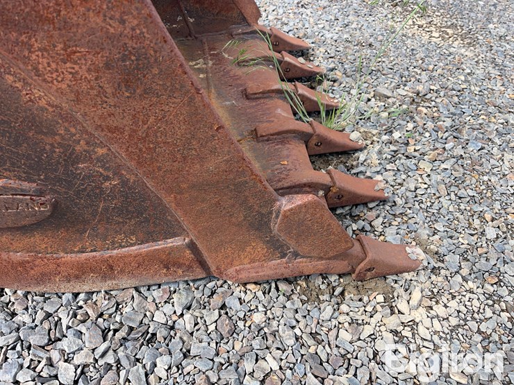 strickland-36"-backhoe-bucket-image-12