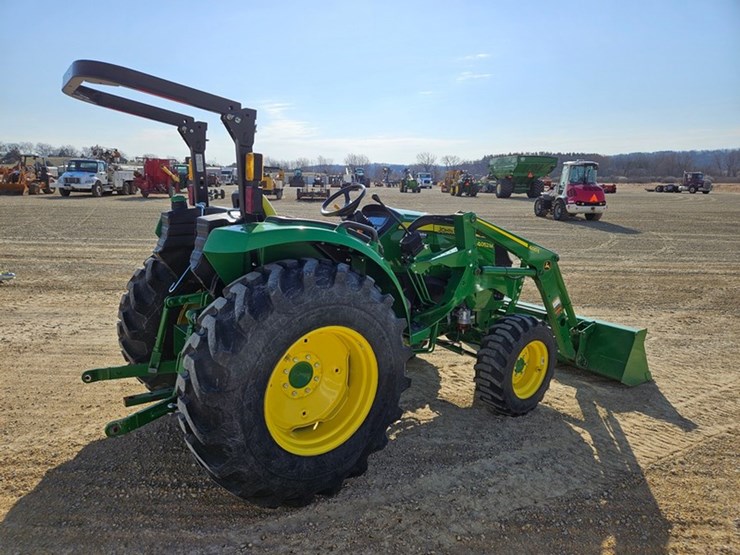 john-deere-4052m-image-5
