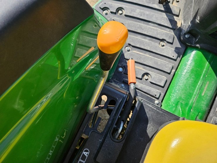 john-deere-4052m-image-26