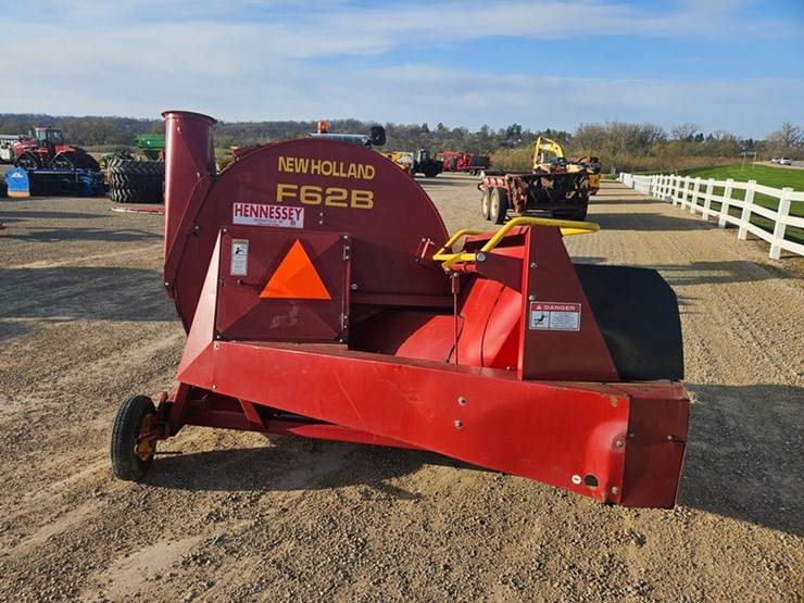 new-holland-f62b-image-4