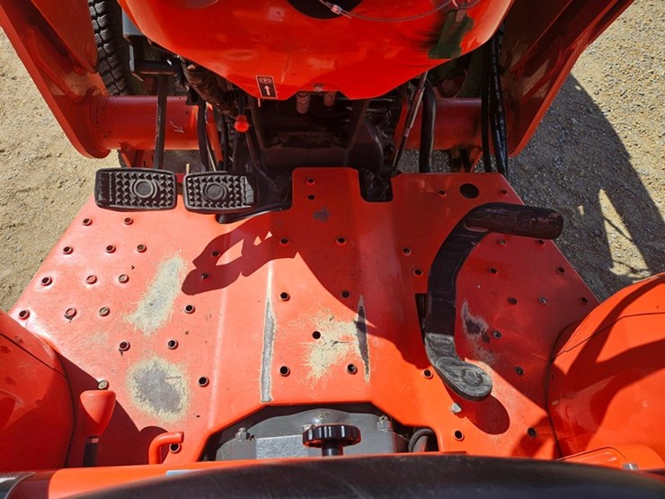 2021-kubota-l4701-image-24
