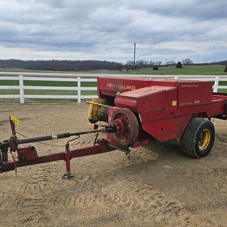 NEW HOLLAND 320