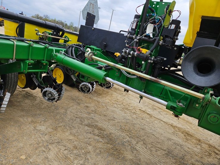 john-deere-7200-image-47