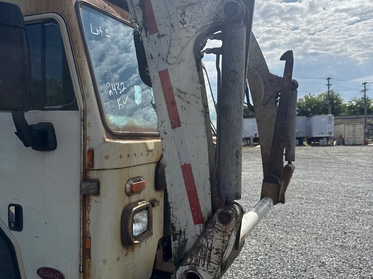 #5-•-2018-peterbilt-mammoth-front-loader-image-61