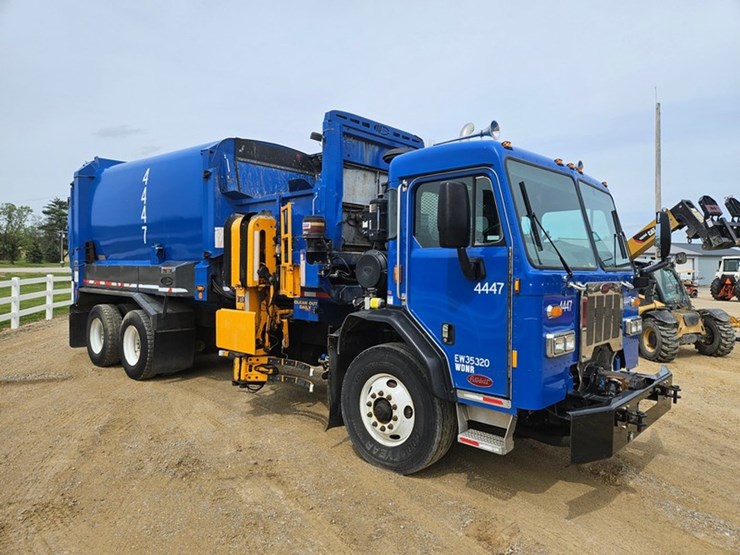 #5222-•-2015-peterbilt-garbage-truck-image-7