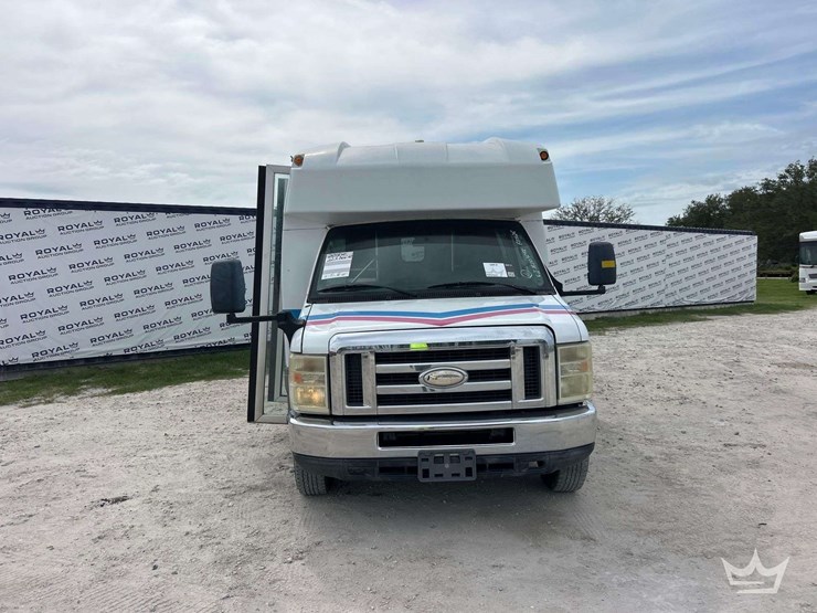 2015-ford-e450-image-42