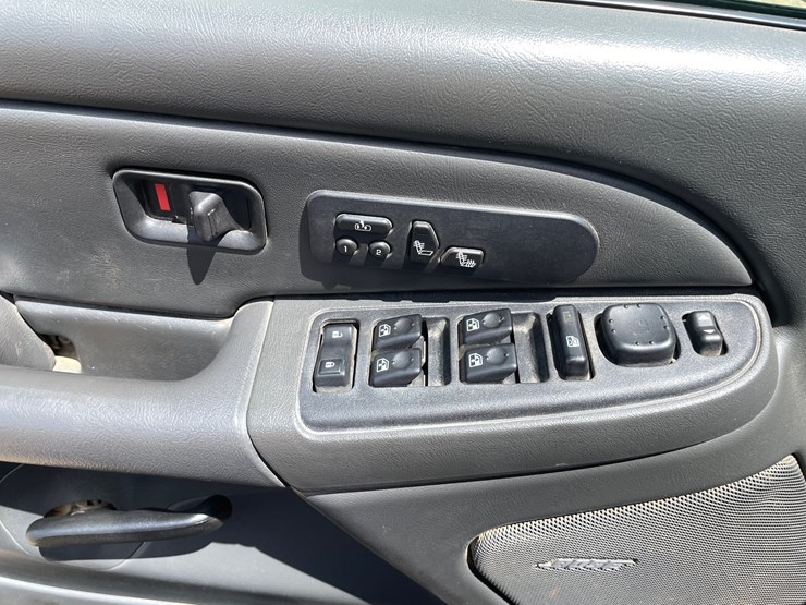 2004-chevrolet-silverado-3500-image-14
