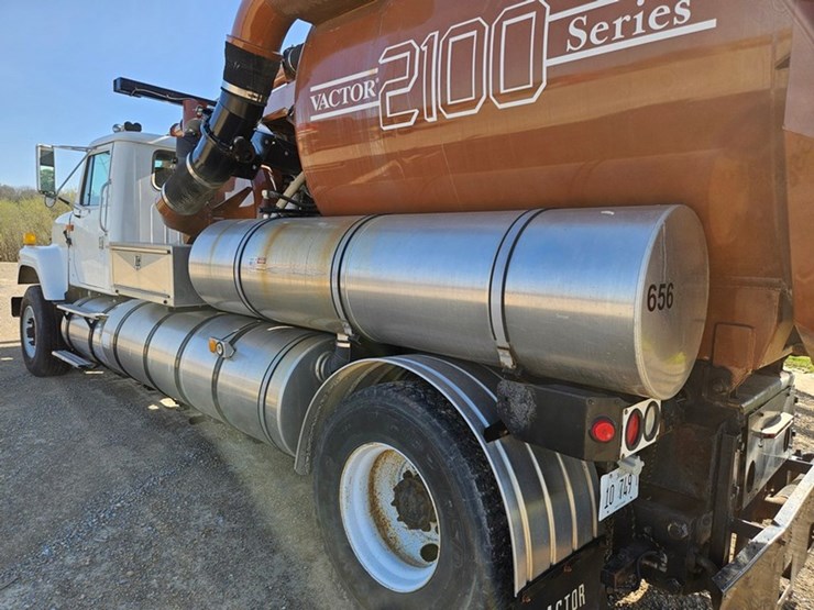 2001-vactor-2100-image-42