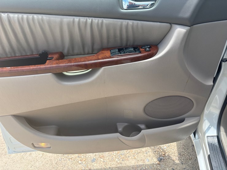 2003-toyota-sienna-image-9