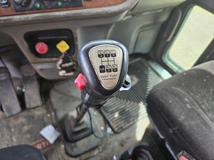 2006-peterbilt-379-image-44