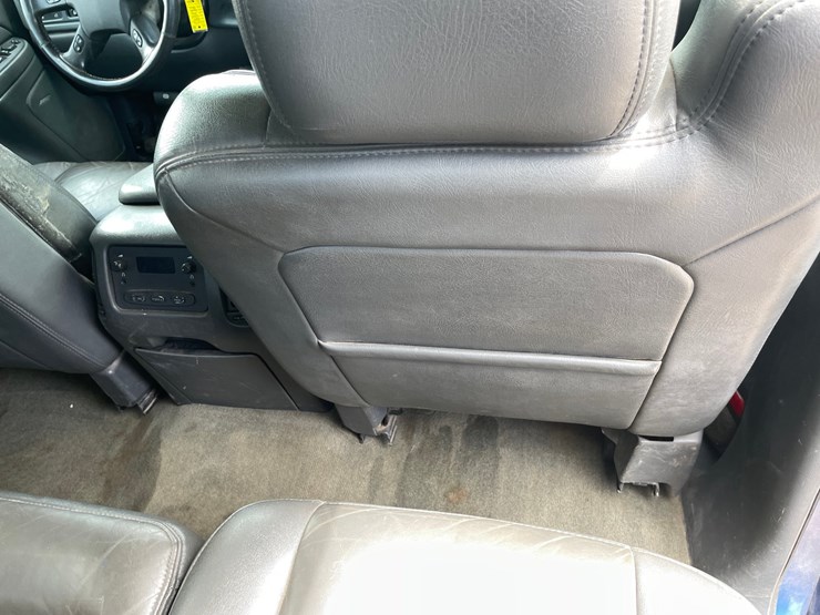 2004-chevrolet-silverado-3500-image-27