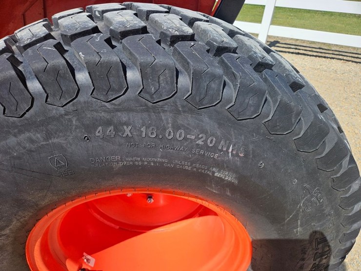 2021-kubota-l4701-image-37