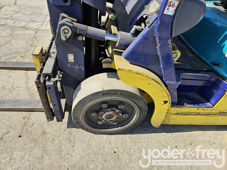 komatsu-fg25st-12-image-12