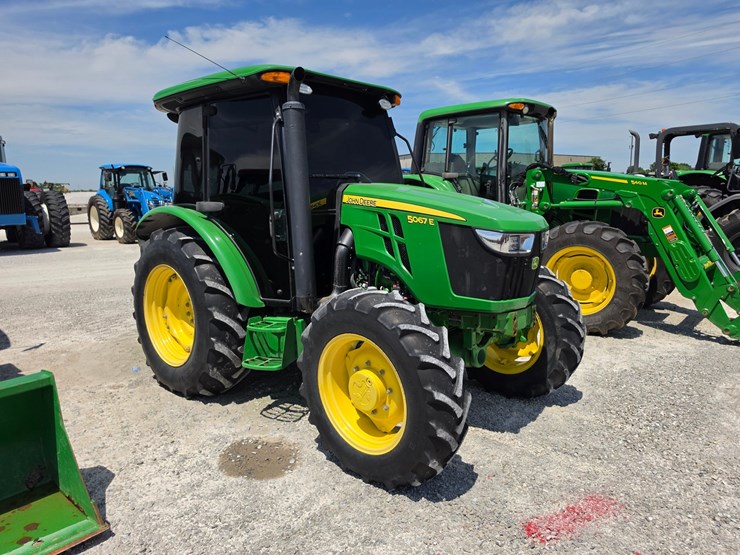 2023-john-deere-5067e-image-1
