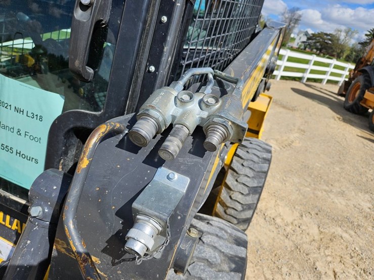 2021-new-holland-l318-image-17