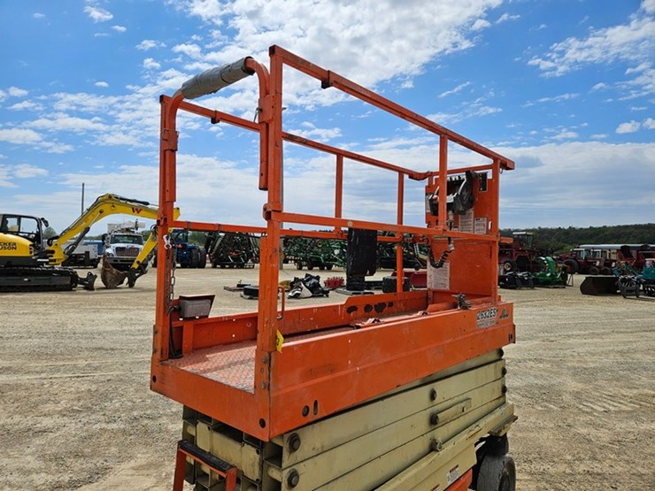 2015-jlg-2632es-image-22