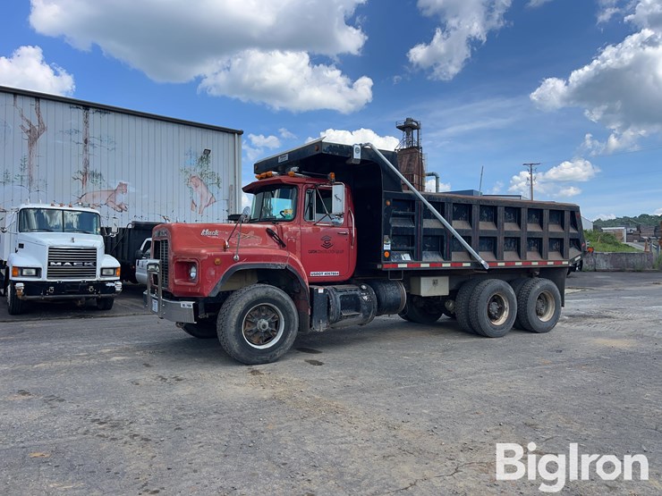 1992-mack-rb690s-image-1