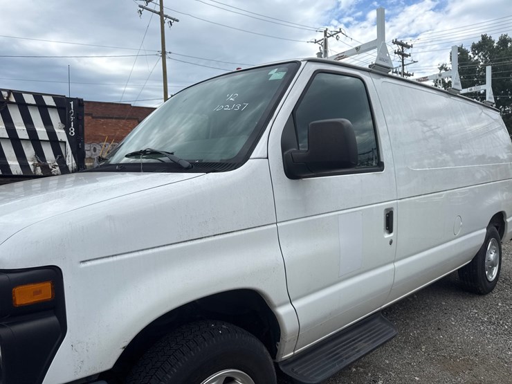 #24-•-2012-ford-van-image-9