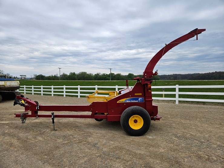 new-holland-fp240-image-2