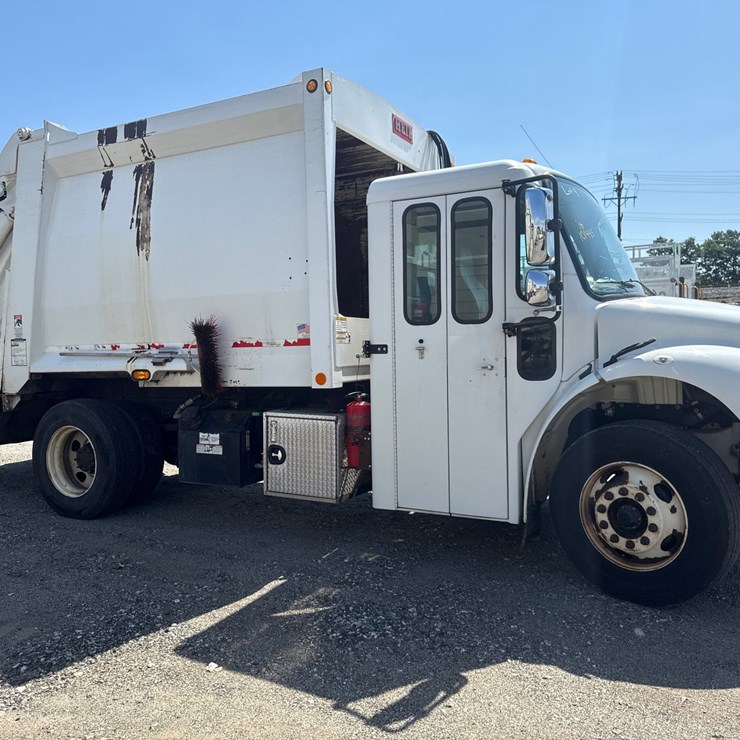 #9 • 2016 FREIGHTLINER HEIL REAR LOAD GARBAGE TRUCK