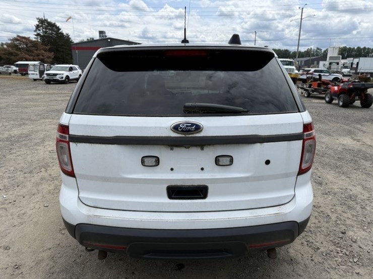 2015-ford-explorer-image-5
