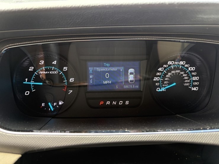 2016-ford-taurus-sedan-image-27