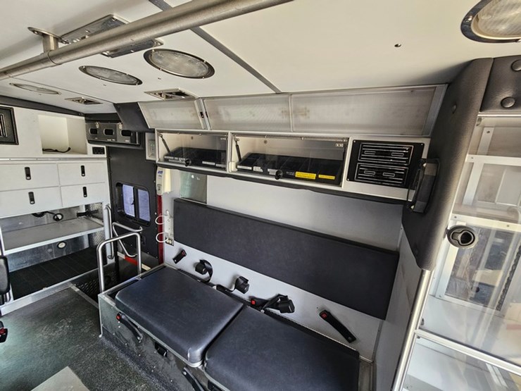 2016-ford-e450-image-26