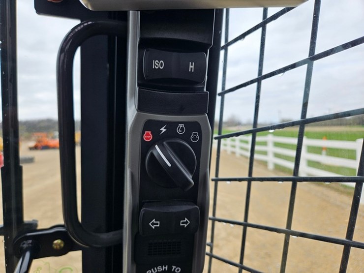 new-holland-l328-image-29