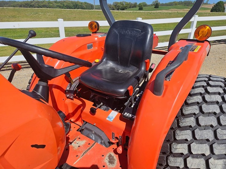 2021-kubota-l4701-image-34