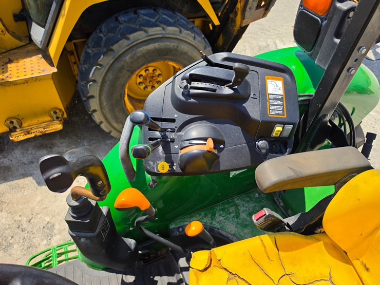 2022-john-deere-5100e-image-18