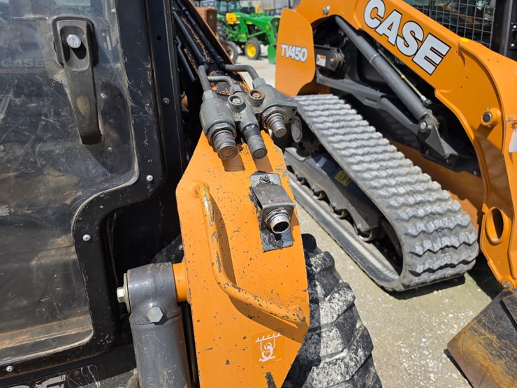 2015-case-sr240-image-6