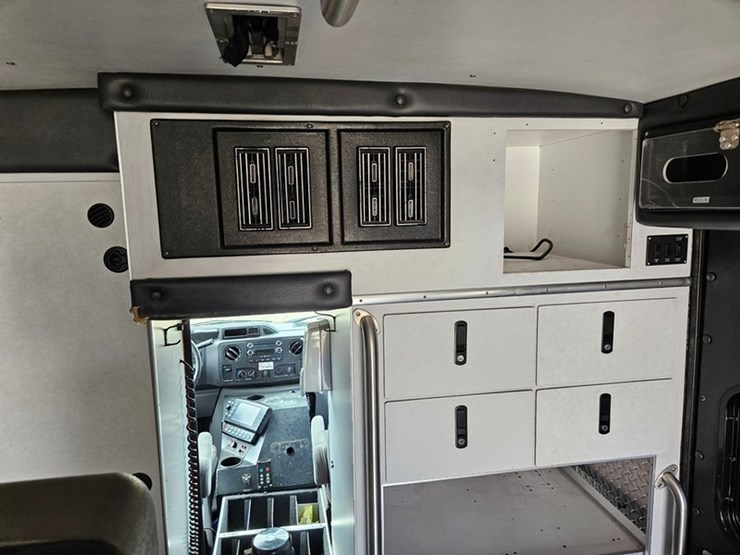 2016-ford-e450-image-35