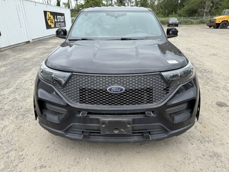 2020-ford-explorer-image-8