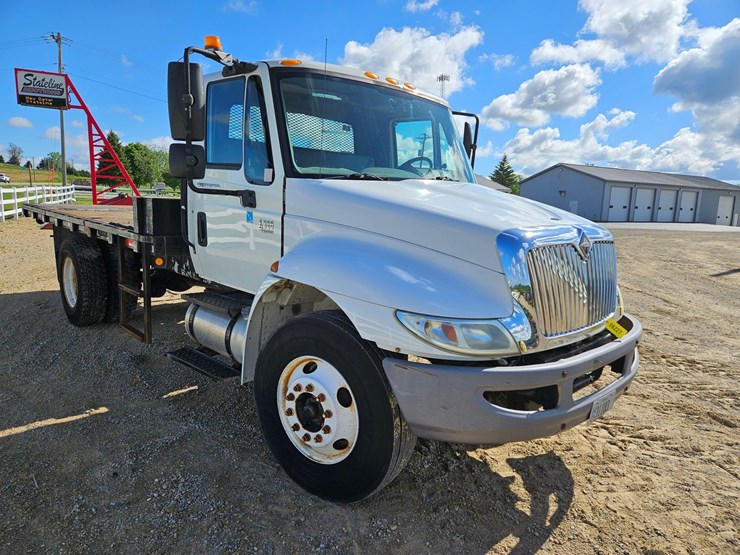 2004-international-durastar-4300-image-7