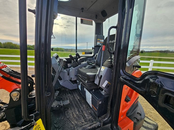2020-kubota-u55-image-32