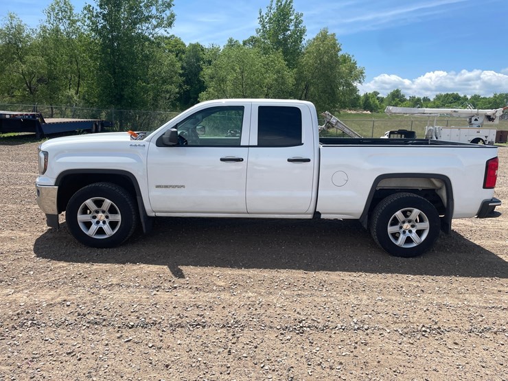 #1324-•-2017-gmc-sierra-pickup-truck-has-mn-title)-image-2