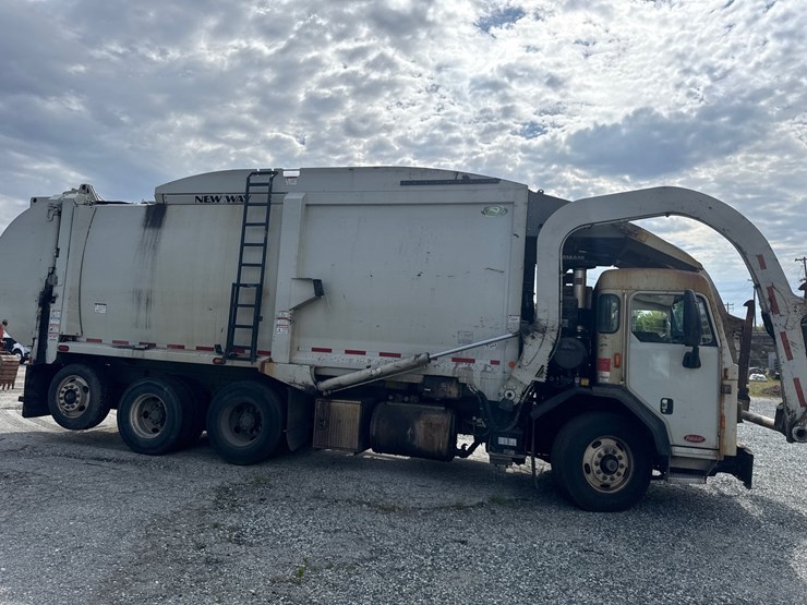 #5-•-2018-peterbilt-mammoth-front-loader-image-5