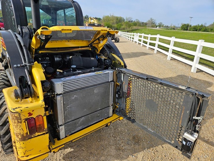 new-holland-l218-image-13