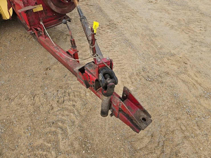 new-holland-320-image-9